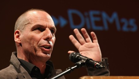 كاتب يوناني ينتقد حزب العمال بسبب سياساته الداعمة لإسرائيل 