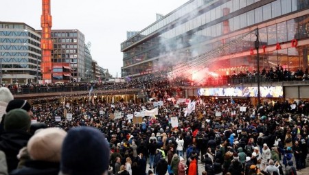 آلاف المتظاهرين في السويد احتجاجا على شهادة التلقيح ضد كوفيد