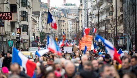 تظاهرات في فرنسا لمناهضي شهادة اللقاح