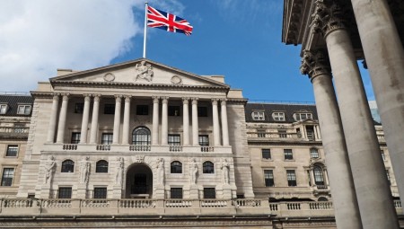 البنك المركزي البريطاني يرفع معدل الفائدة إلى مستوى ما قبل الجائحة لمواجهة التضخم