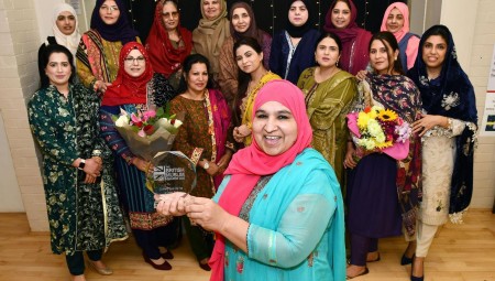 مجموعة رينبو النسائية تظفر بالجائزة الأولى لأفضل مجموعة مجتمعية مسلمة في بريطانيا