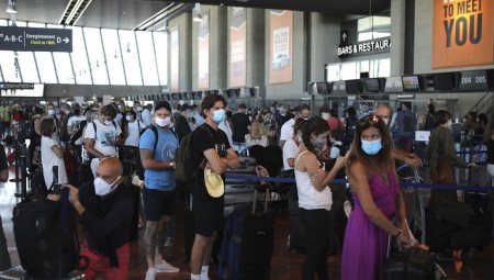 شركات الطيران الأوروبية تحذر من تأخيرات محتملة على الرحلات من وإلى فرنسا بسبب موجة من الإضرابات
