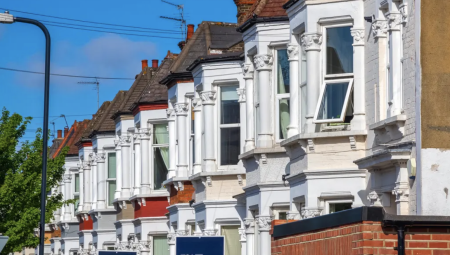 تراجع أسعار المنازل في بريطانيا بأسرع وتيرة لها منذ 14 عاماً