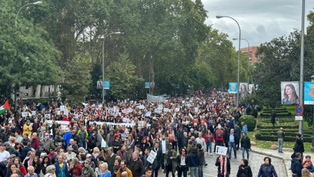 مسيرة حاشدة في مدريد للمطالبة بوقف إطلاق النار في غزة
