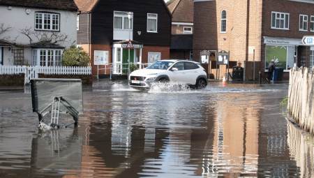 بريطانيا: ظروف جوية قاسية تضرب البلاد مع انخفاض درجات الحرارة ومزيد من الفيضانات