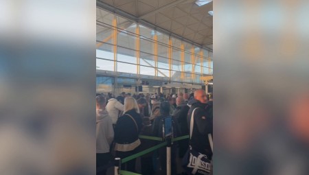 بالفيديو: استمرار الفوضى في مطارات بريطانيا.. وإلغاء 100 رحلة جوية أخرى