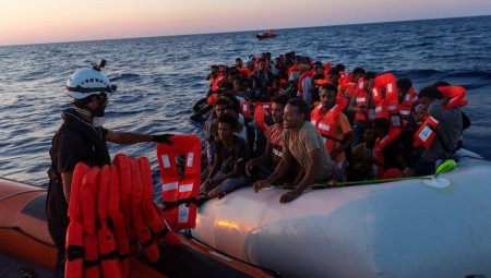 السلطات الإيطالية تتحرك لإنقاذ نحو 1200 مهاجر غير شرعي من البحر المتوسط