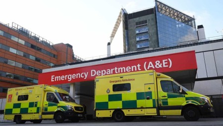 إنجلترا: مريض من بين كل 10 من مرضى الطوارئ يواجه فترات انتظار خطيرة تصل لـ 12 ساعة