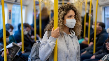 خبراء الصحة يحذرون من انتشار سلالة جديدة وشديدة العدوى لكورونا في بريطانيا