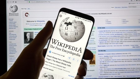 ويكيبيديا تؤكد أنها لن تنصاع لقواعد التحقق من عمر المستخدمين بموجب قانون السلامة عبر الإنترنت