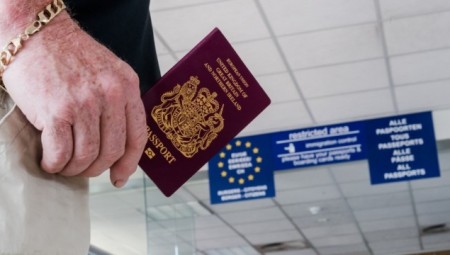 تأخيرات تجديد جوازات السفر الداخلية البريطانية ترد: لا تأخير من قبلنا ونعمل بأقصى طاقة.