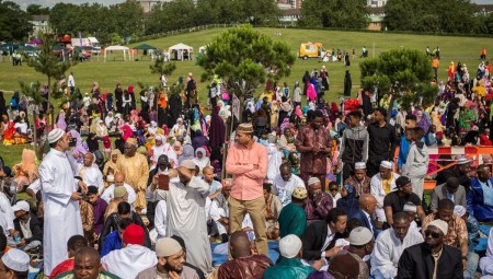 هكذا احتفل مسلمو بريطانيا بعيد الفطر... شاهد