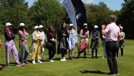 اتحاد الجولف الإسلامي في بريطانيا يفتتح أول مكان لتعلم الجولف للنساء المسلمات