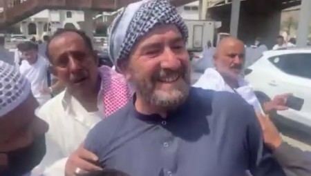 فيديو: عراقي ينطلق من بريطانيا إلى مكة المكرمة سيرا على الأقدام ليصل بعد 10 أشهر