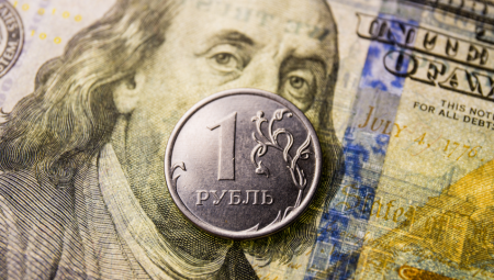 هل يصبح الروبل الروسي بديلا للدولار الأميركي؟