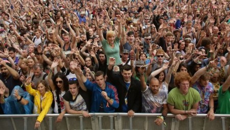 بريطانيا: تمويل جديد يقدم للشباب تذاكر مخفضة ليتمكنوا من حضور المهرجانات الموسيقية