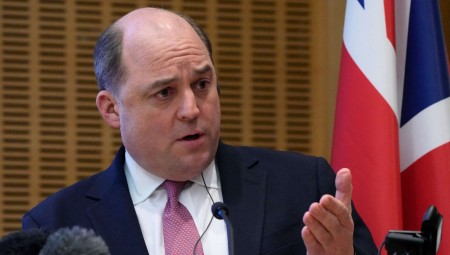 وزير الدفاع البريطاني خارج السباق لخلافة الأمين العام لحلف الأطلسي