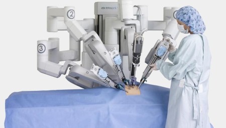 روبوت قيمته مليون جنيه إسترليني يجري عمليات جراحية للبريطانيين