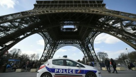 إخلاء برج إيفل في وسط باريس إثر إنذار أمني