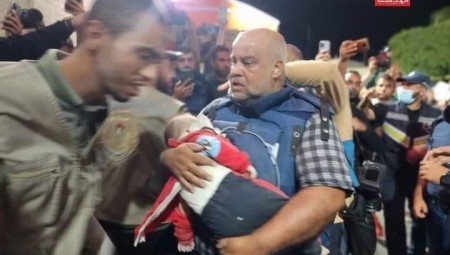 استشهاد زوجة وابن وبنت الزميل وائل الدحدوح مراسل الجزيرة بقطاع غزة