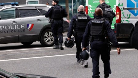 الشرطة الفرنسية فتحت النار على سيدة أطلقت تهديدات بباريس ورفع حالة التأهب
