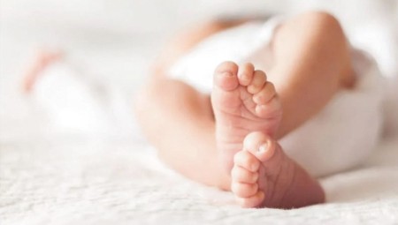 حالة إنسانية .. إيطاليا تمنح جنسيتها لرضيعة بريطانيا منعا لفصل أجهزة دعم الحياة عنها