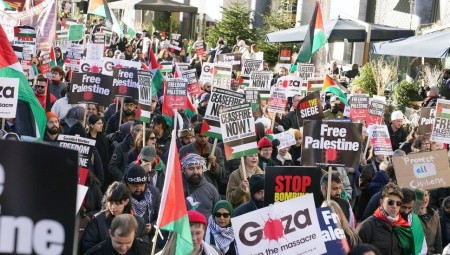 زيوريخ.. حركة التضامن مع فلسطين تنظم مظاهرة حاشدة للدعوة لوقف إطلاق النار بغزة