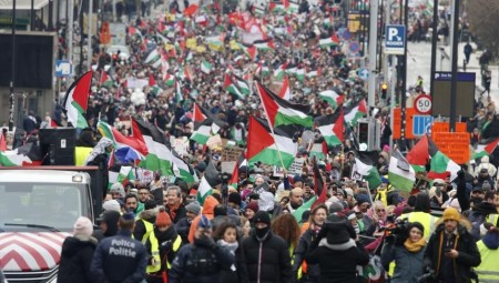 بروكسل.. الآلاف يرددون: أوقفوا الإبادة الجماعية وحرروا غزة