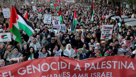 مظاهرة حاشدة في مدريد: أوقفوا الإبادة الجماعية في فلسطين