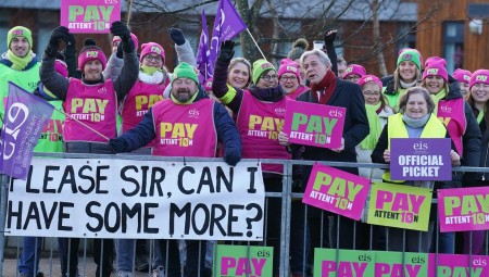 إضراب جديد للمعلمين في بريطانيا قد يستمر حتى بداية العام الدراسي الجديد