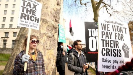 بالفيديو .. احتجاجات في لندن ضد ارتفاع أسعار الغاز والكهرباء