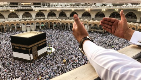 السعودية تسمح لمليون مسلم من داخل المملكة وخارجها بأداء الحج
