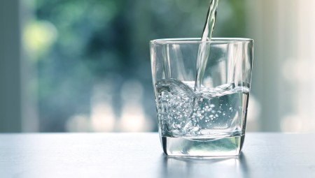 دراسة: شرب المياه بكميات مبالغ فيها قد يسبب التسمم والوفاة