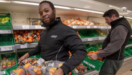 بريطانيا... متاجر John Lewis وWaitrose  تقدم طعامًا مجانيًا للموظفين لتخطي أزمة المعيشة
