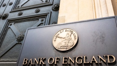 بنك إنجلترا يرفع الفائدة لأعلى مستوى منذ 15 عاما لكبح جماح التضخم