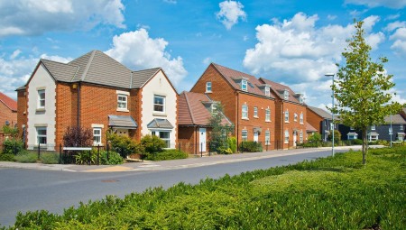 أسعار المنازل في بريطانيا تستمر في الانخفاض للشهر الرابع على التوالي