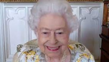 ديلي ميل تكشف: الملكة إليزابيث توفيت أثناء نومها