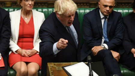 جونسون يترك معالجة أزمة غلاء المعيشة لرئيس وزراء بريطانيا المقبل