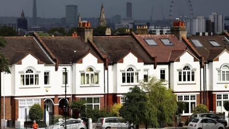 بريطانيا: تراجع أسعار المنازل بأعلى وتيرة لها منذ 14 عاماً