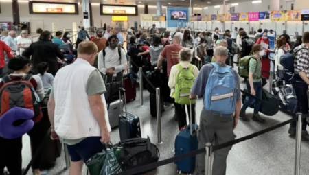 مطار غاتويك يقيد أعداد الرحلات الجوية لأسبوع بسبب نقص موظفي مراقبة الحركة الجوية