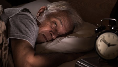 دراسة: عدم النوم لساعات كافية يزيد من خطر إصابة كبار السن بأمراض مزمنة والوفاة