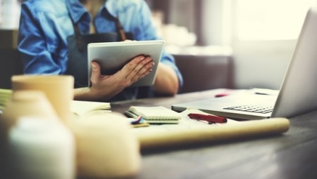 تعليق قرار إلغاء برنامج المساعدات للشركات الصغيرة لحين تعيين رئيس وزراء جديد