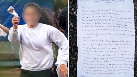 فتاة صغيرة تلقي برسالة استغاثة من فوق سياج مركز احتجاز المهاجرين في كينت