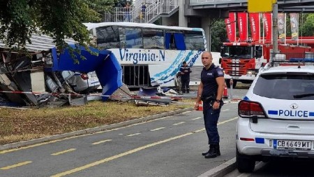 مقتل شرطيين بلغاريين صدما بحافلة تقل مهاجرين