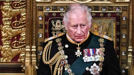 المملكة المتحدة تستعد لتتويج تشارلز الثالث بين الأبهة وأزمة عائلية