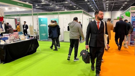 انطلاق النسخة الأولى من معرض الطعام الحلال - Halal Expo والزوار بالآلاف