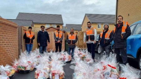 جمعية الأحمدية الإسلامية للشباب في بريطانيا تطلق مبادرة لدعم المحتاجين في عيد الميلاد