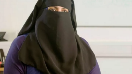 السلطات التعليمية تحظر مديرة مدرسة إسلامية غير قانونية من استكمال مسيرتها مدى الحياة