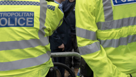 بريطانيا: إلقاء القبض على رجل بتهم تتعلق بسلسلة هجمات معادية للإسلام على المساجد