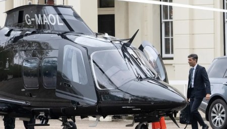 بريطانيا: سوناك يقنع ووزارة الدفاع بالاحتفاظ بعقد طائرات الهليكوبتر لكبار الشخصيات